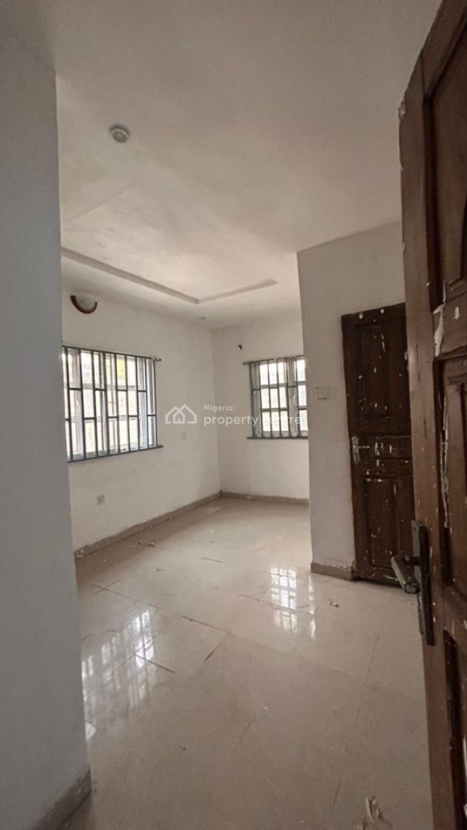 Serviced 3-bedroom Ground Floor Apartment with Bq, Pool & Gym, Lekki Phase 1, Lekki, Lagos, Flat / Apartment for Rent