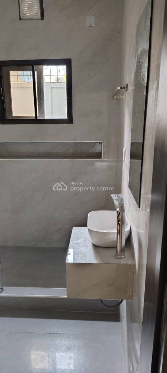 Serviced 3-bedroom Ground Floor Apartment with Bq, Pool & Gym, Lekki Phase 1, Lekki, Lagos, Flat / Apartment for Rent