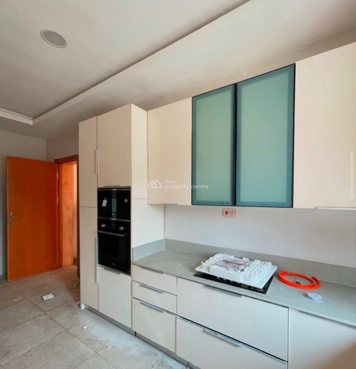 Serviced with 24/7 Power Supply 3 Bedroom En-suite Flat with an Enclos, Ikoyi, Lagos, Flat / Apartment for Rent