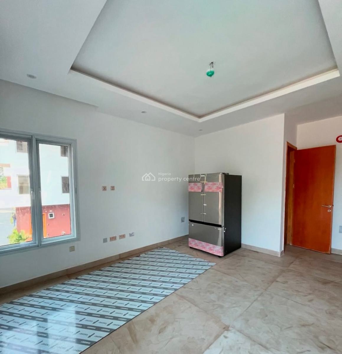 Serviced with 24/7 Power Supply 3 Bedroom En-suite Flat with an Enclos, Ikoyi, Lagos, Flat / Apartment for Rent