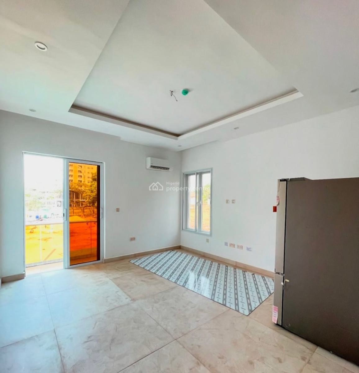 Serviced with 24/7 Power Supply 3 Bedroom En-suite Flat with an Enclos, Ikoyi, Lagos, Flat / Apartment for Rent