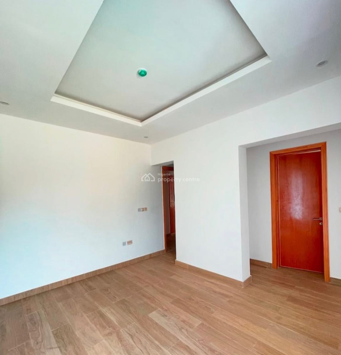 Serviced with 24/7 Power Supply 3 Bedroom En-suite Flat with an Enclos, Ikoyi, Lagos, Flat / Apartment for Rent