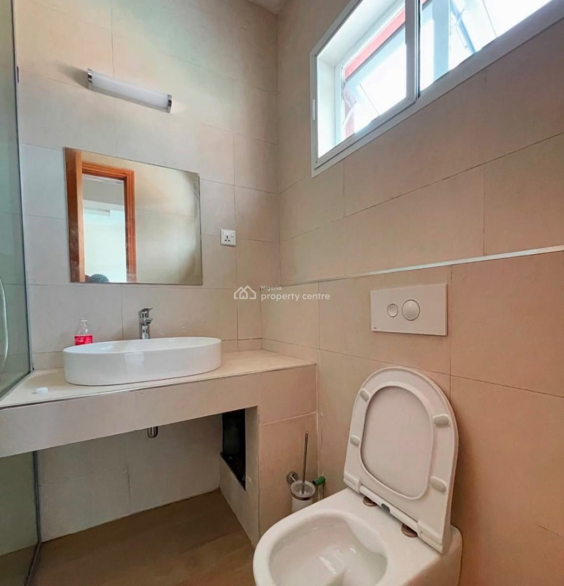 Serviced with 24/7 Power Supply 3 Bedroom En-suite Flat with an Enclos, Ikoyi, Lagos, Flat / Apartment for Rent