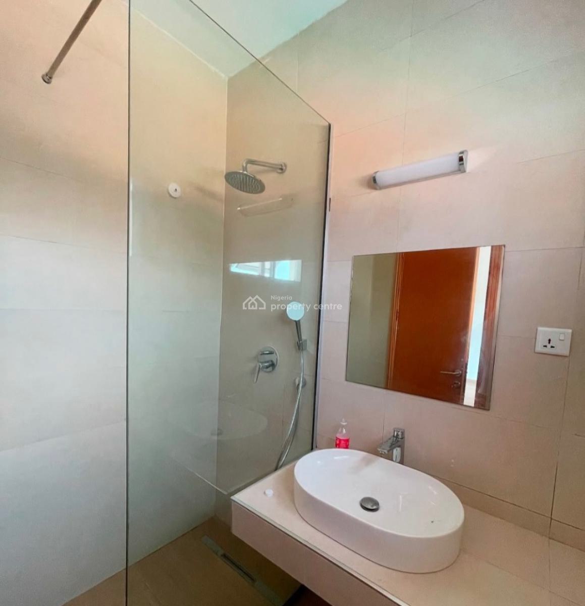 Serviced with 24/7 Power Supply 3 Bedroom En-suite Flat with an Enclos, Ikoyi, Lagos, Flat / Apartment for Rent