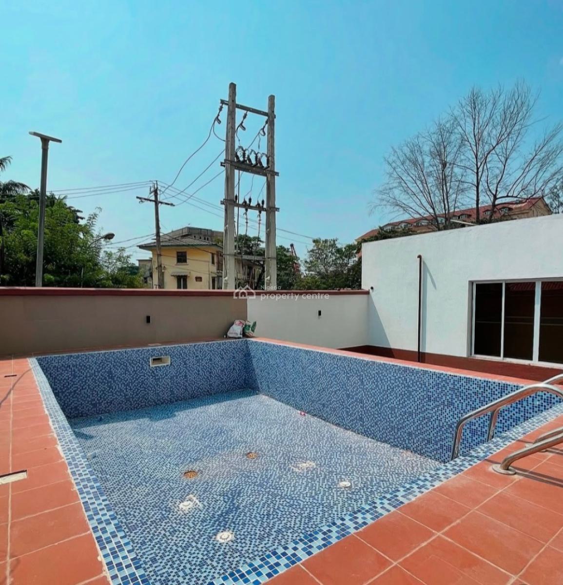 Serviced with 24/7 Power Supply 3 Bedroom En-suite Flat with an Enclos, Ikoyi, Lagos, Flat / Apartment for Rent