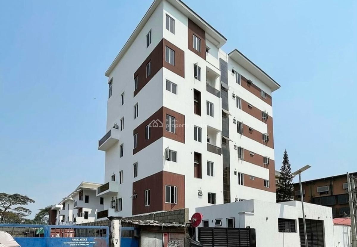 Serviced with 24/7 Power Supply 3 Bedroom En-suite Flat with an Enclos, Ikoyi, Lagos, Flat / Apartment for Rent