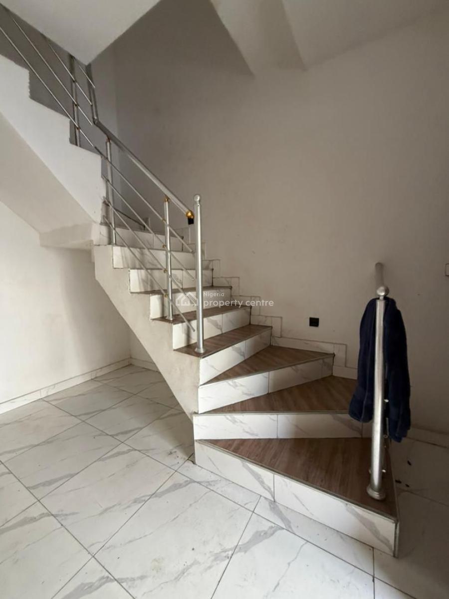 3-bedroom with Family Lounge, Ikota, Lekki, Lagos, Terraced Duplex for Rent