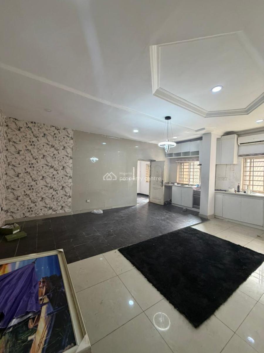 Lekki Phase 1 Apartment: 2-bedroom with Security, Lekki Phase 1, Lekki, Lagos, Flat / Apartment for Rent