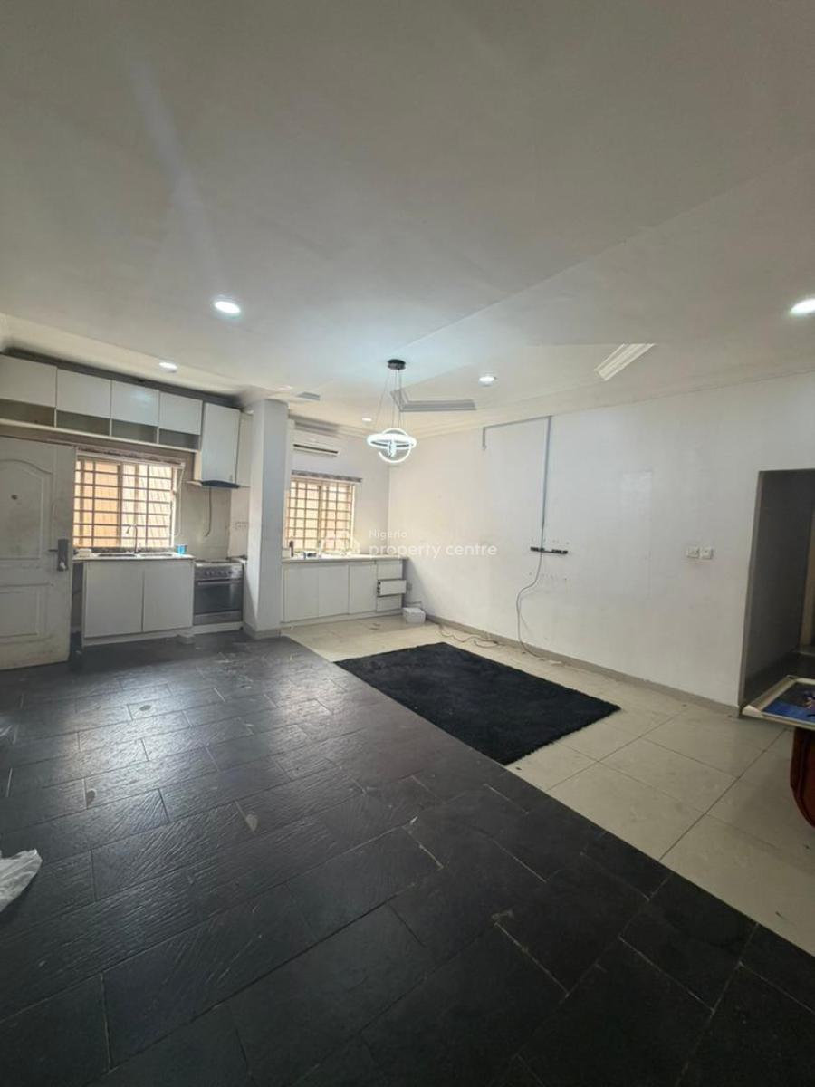 Lekki Phase 1 Apartment: 2-bedroom with Security, Lekki Phase 1, Lekki, Lagos, Flat / Apartment for Rent