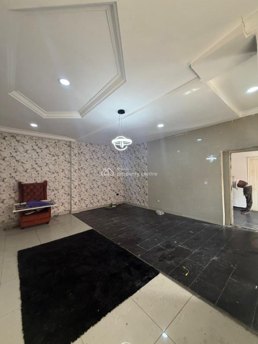 Lekki Phase 1 Apartment: 2-bedroom with Security, Lekki Phase 1, Lekki, Lagos, Flat / Apartment for Rent