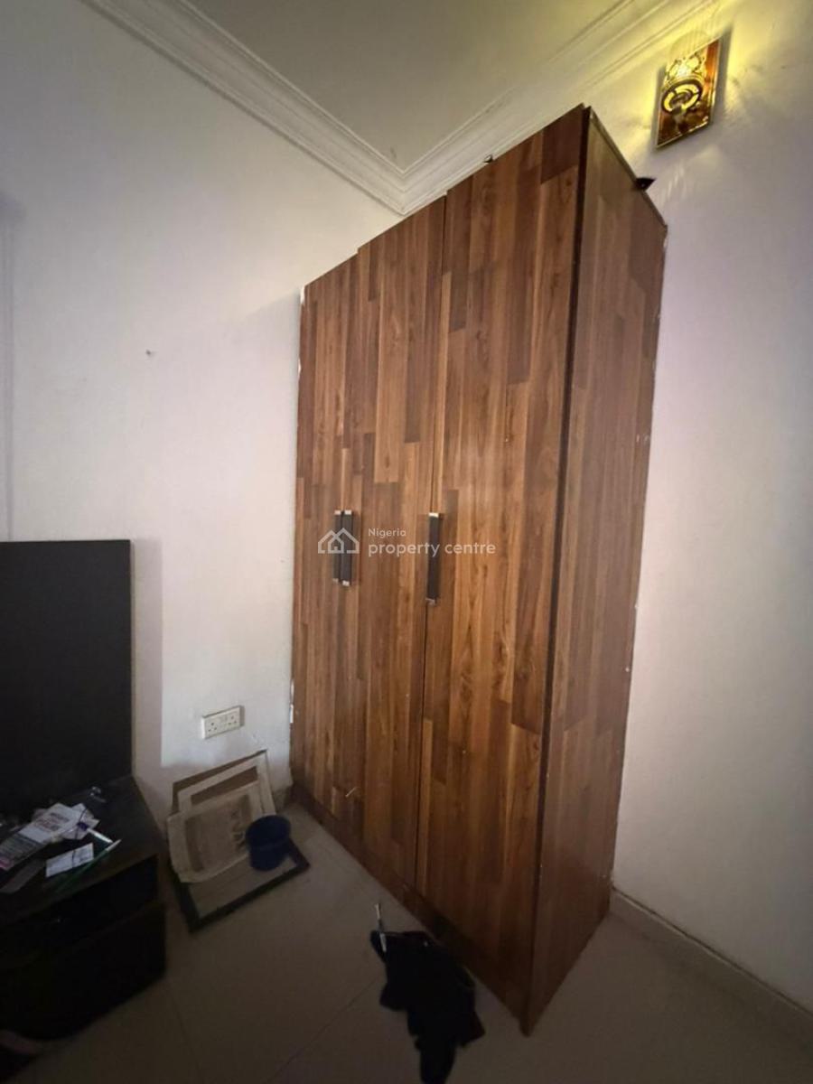 Lekki Phase 1 Apartment: 2-bedroom with Security, Lekki Phase 1, Lekki, Lagos, Flat / Apartment for Rent