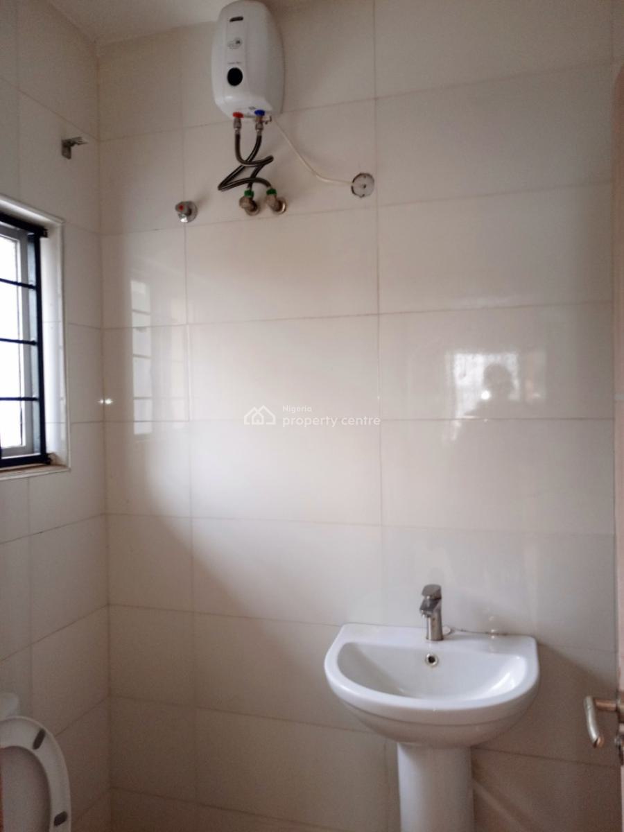 Spacious 2 Bedroom Flat, All Room En Suite with Guest Toilet and Bath, Off Omofade Crescent, Omole Phase 1 Gra Lagos, Omole Phase 1, Ikeja, Lagos, Flat / Apartment for Rent