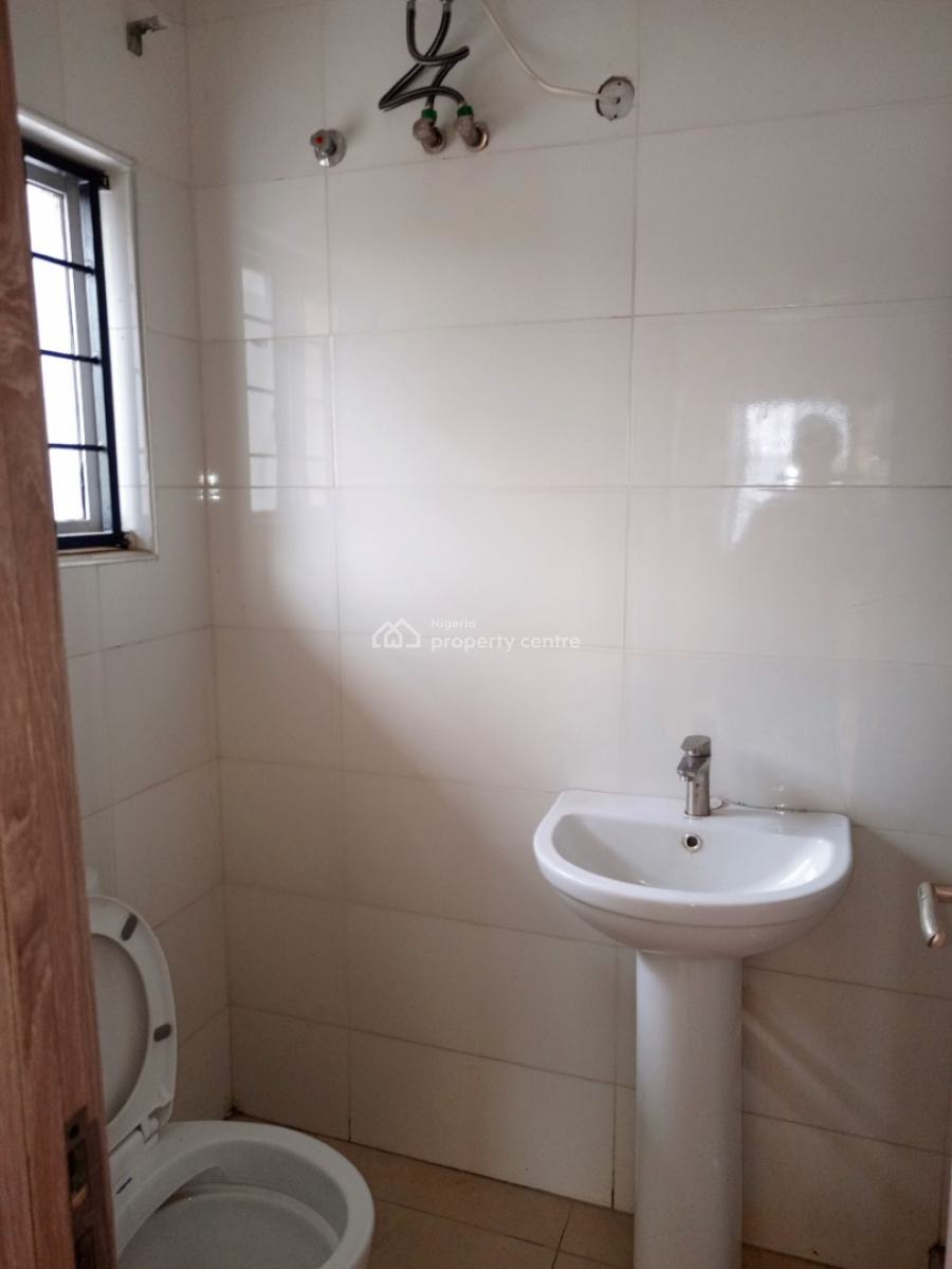 Spacious 2 Bedroom Flat, All Room En Suite with Guest Toilet and Bath, Off Omofade Crescent, Omole Phase 1 Gra Lagos, Omole Phase 1, Ikeja, Lagos, Flat / Apartment for Rent
