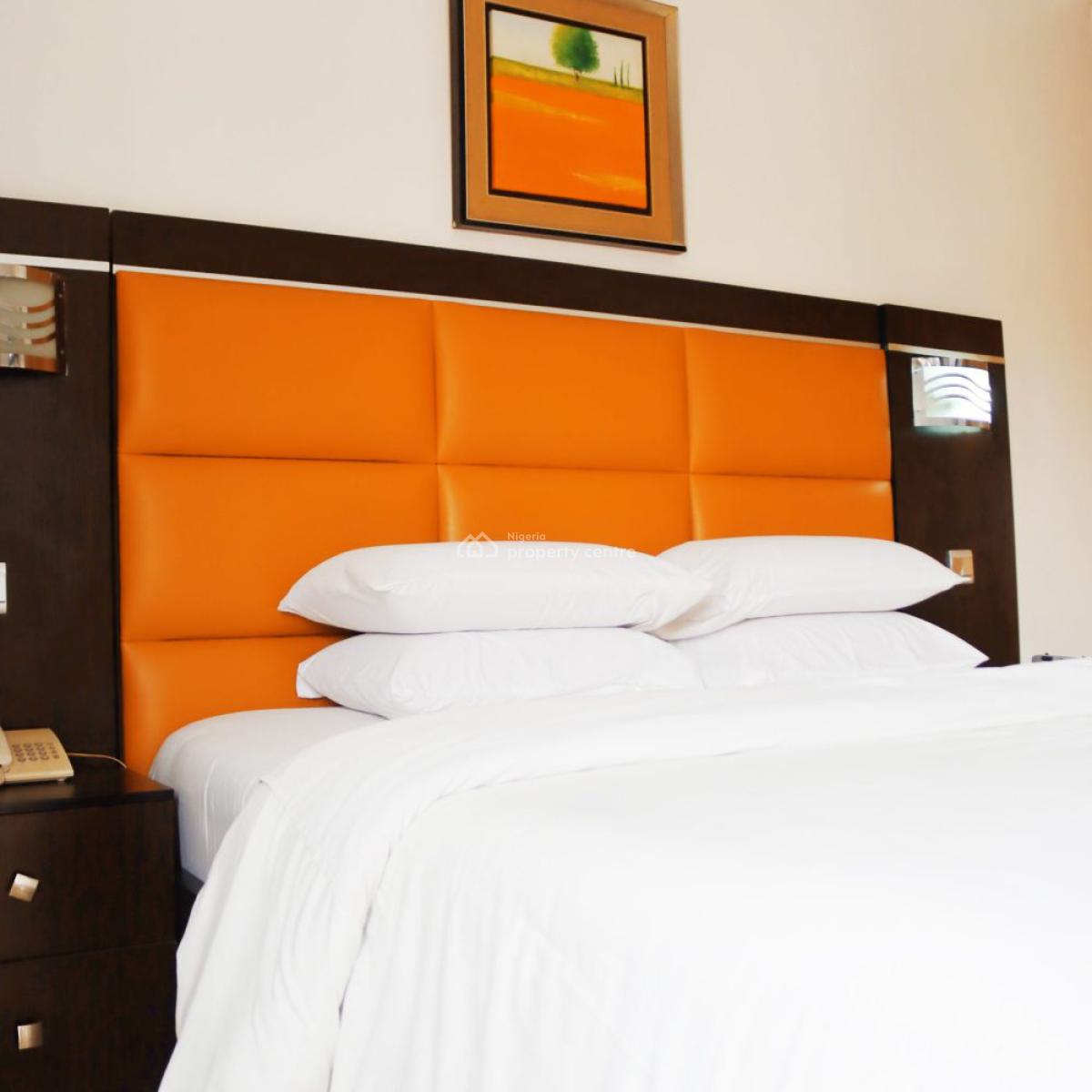 Nicely Furnished 3 Bedroom Apartment, Isolo, Lagos, Flat / Apartment Short Let