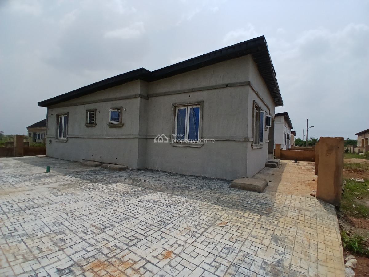 Spacious Luxury 2 Bedroom Fully Detached Bungalow, Mowe, Mowe Town, Ogun, Detached Bungalow for Sale