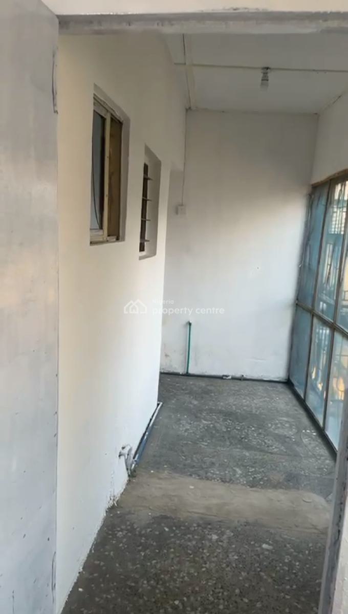 Lovely 3 Bedroom Apartment, Off Awolowo Way, Ikeja, Lagos, Flat / Apartment for Rent