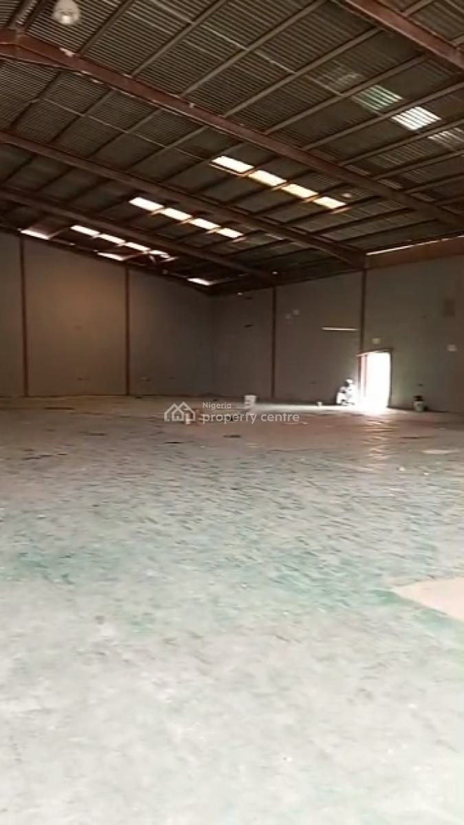1400sqmt Warehouse Space, Dopemu (close to Cement Bus Stop), Dopemu, Agege, Lagos, Warehouse for Rent
