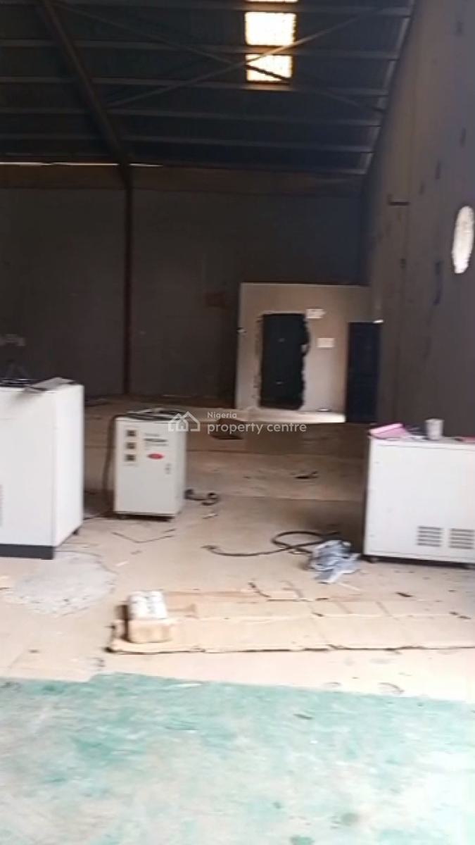 1400sqmt Warehouse Space, Dopemu (close to Cement Bus Stop), Dopemu, Agege, Lagos, Warehouse for Rent