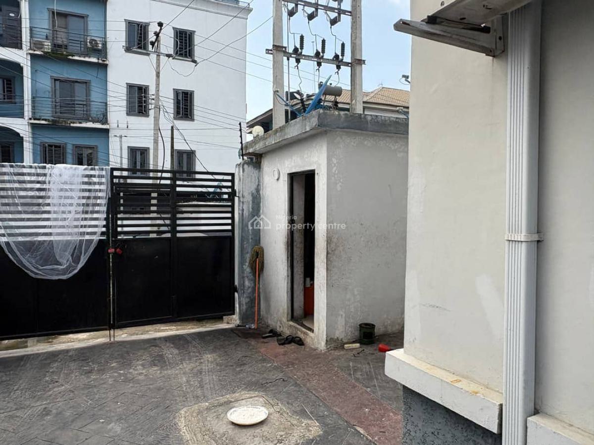 Beautiful Spacious 2bedrooms Apartment Upstairs in an Estate, Gated Estate Chevron Alternative, Lekki, Lagos, Flat / Apartment for Rent