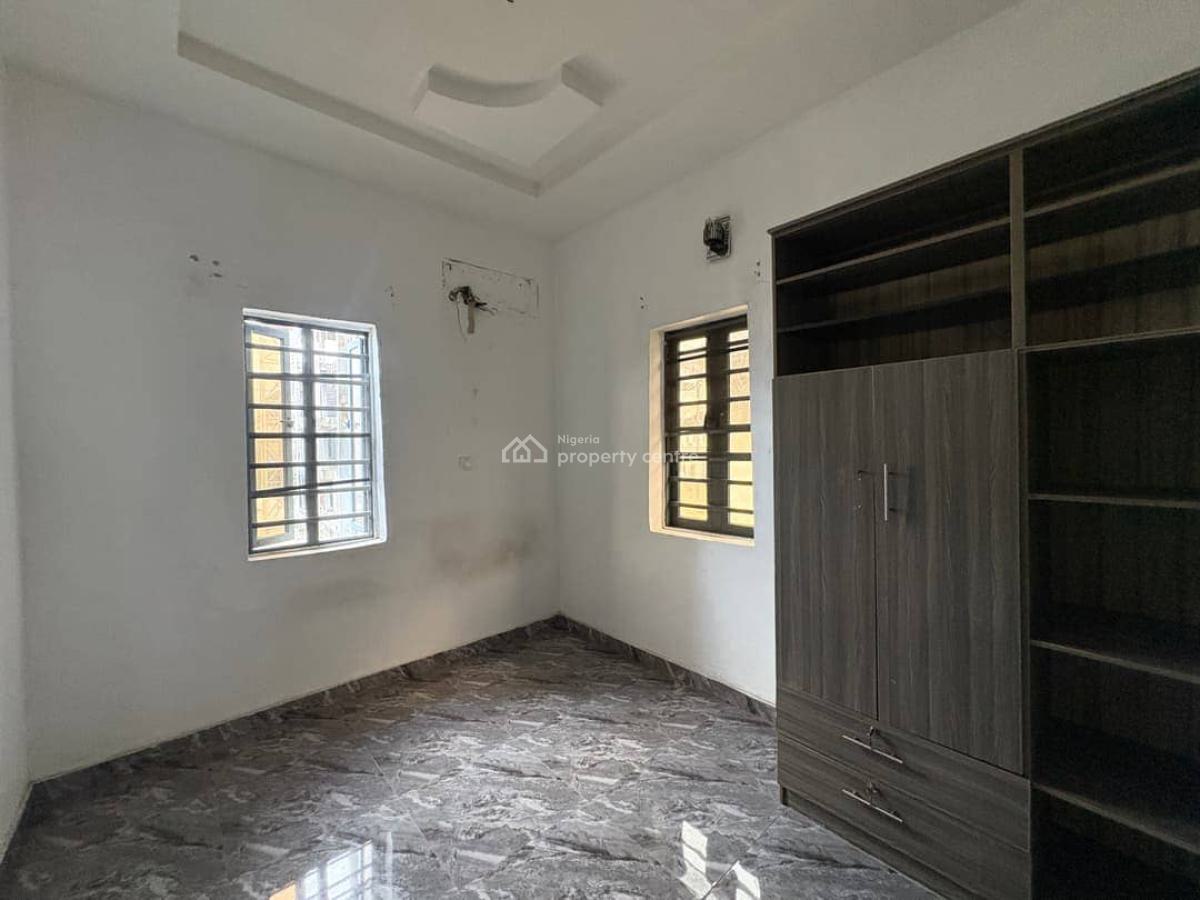 Beautiful Spacious 2bedrooms Apartment Upstairs in an Estate, Gated Estate Chevron Alternative, Lekki, Lagos, Flat / Apartment for Rent