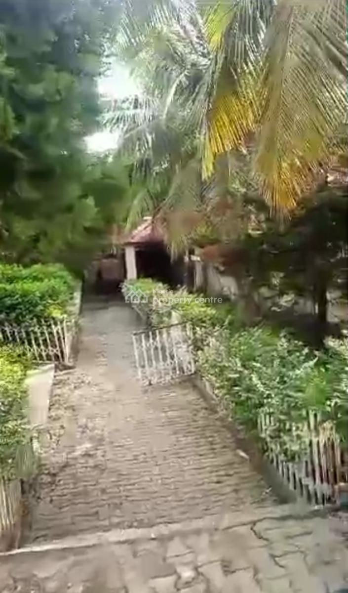 7 Bedroom Duplex and 4 Rooms Guest Wings, All Ensuit, Asokoro District, Abuja, Detached Duplex for Sale