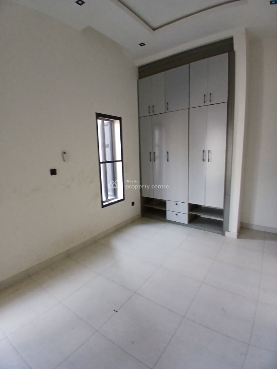 New and Serviced with 24/7 Power Supply 2 Sizeable 2 Bedroom En-suite, Lekki Phase 1, Lekki, Lagos, Flat / Apartment for Sale