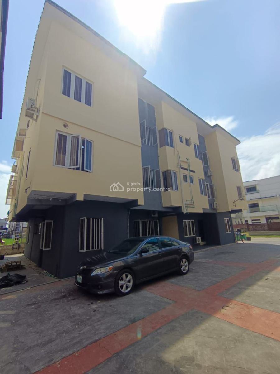 Distress 3bedroom Apartment, Orchid Road Ocean Bay Lekki, Lekki, Lagos, Flat / Apartment for Sale