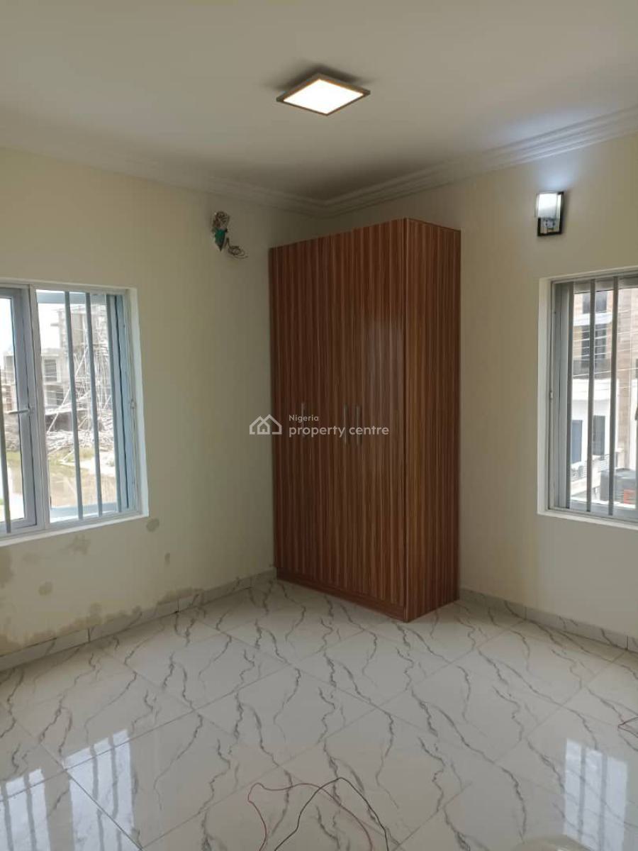 Distress 3bedroom Apartment, Orchid Road Ocean Bay Lekki, Lekki, Lagos, Flat / Apartment for Sale