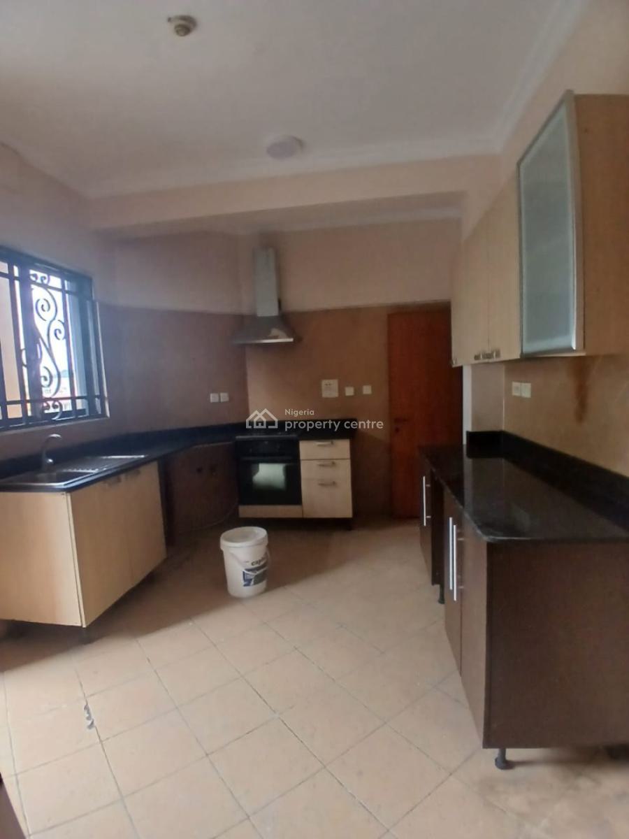 3 Bedroom Maisonette Available in an Estate, Yaba, Adekunle, Yaba, Lagos, Terraced Duplex for Rent
