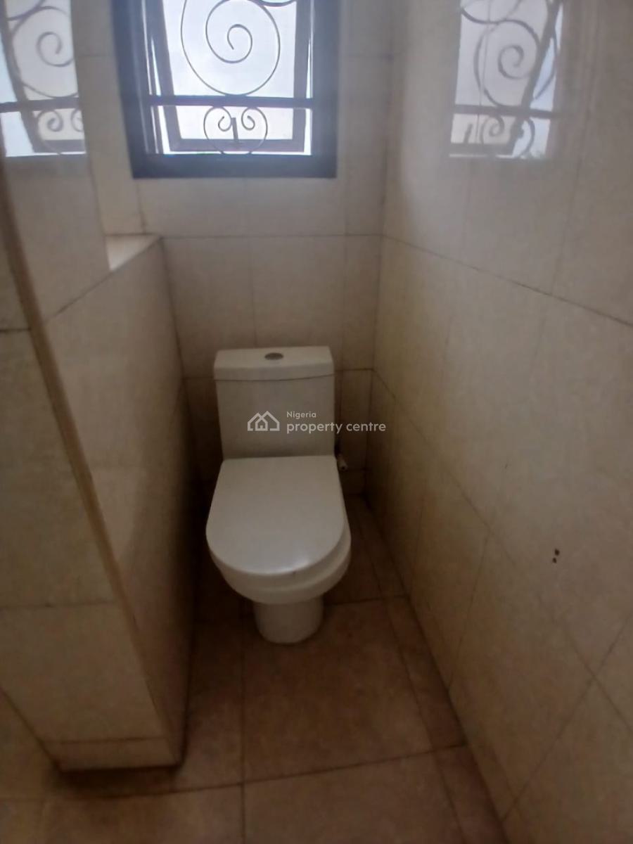 3 Bedroom Maisonette Available in an Estate, Yaba, Adekunle, Yaba, Lagos, Terraced Duplex for Rent