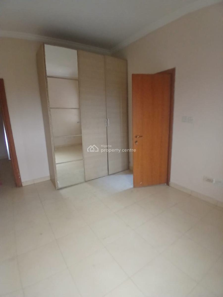 3 Bedroom Maisonette Available in an Estate, Yaba, Adekunle, Yaba, Lagos, Terraced Duplex for Rent