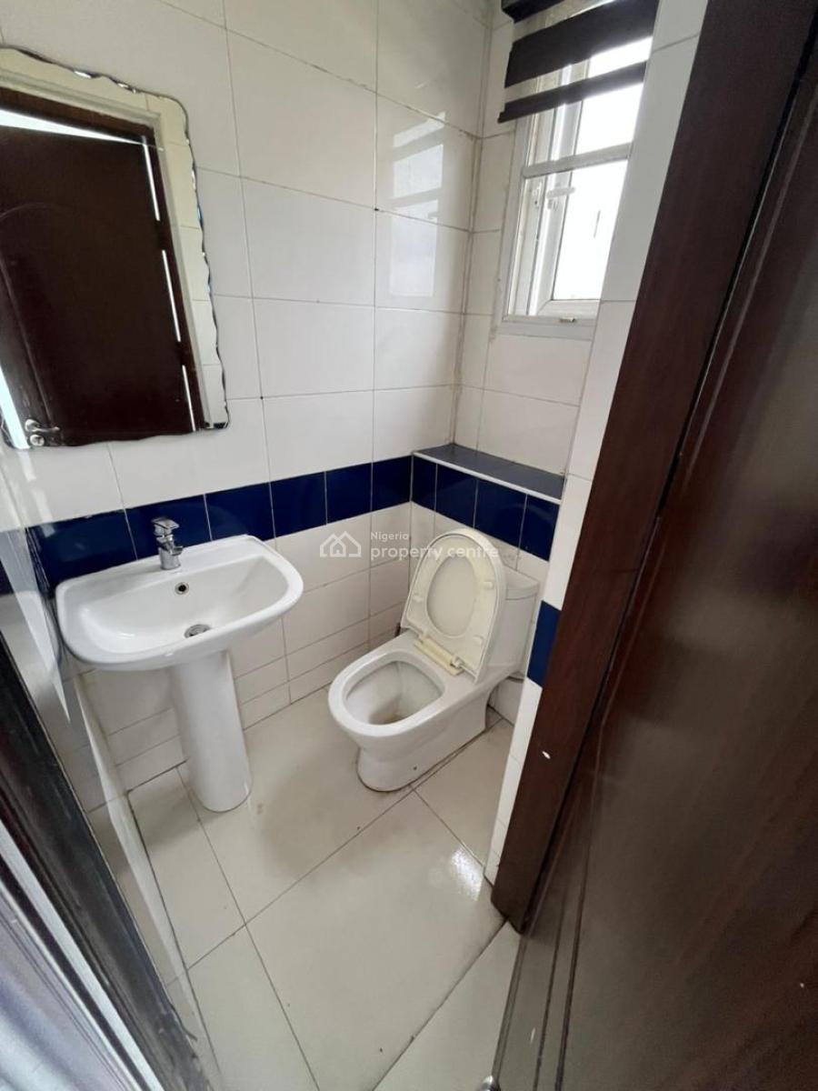 Neat and Well Maintained Three Bedroom Penthouse Apartment, Lekki, Lagos, Flat / Apartment for Rent