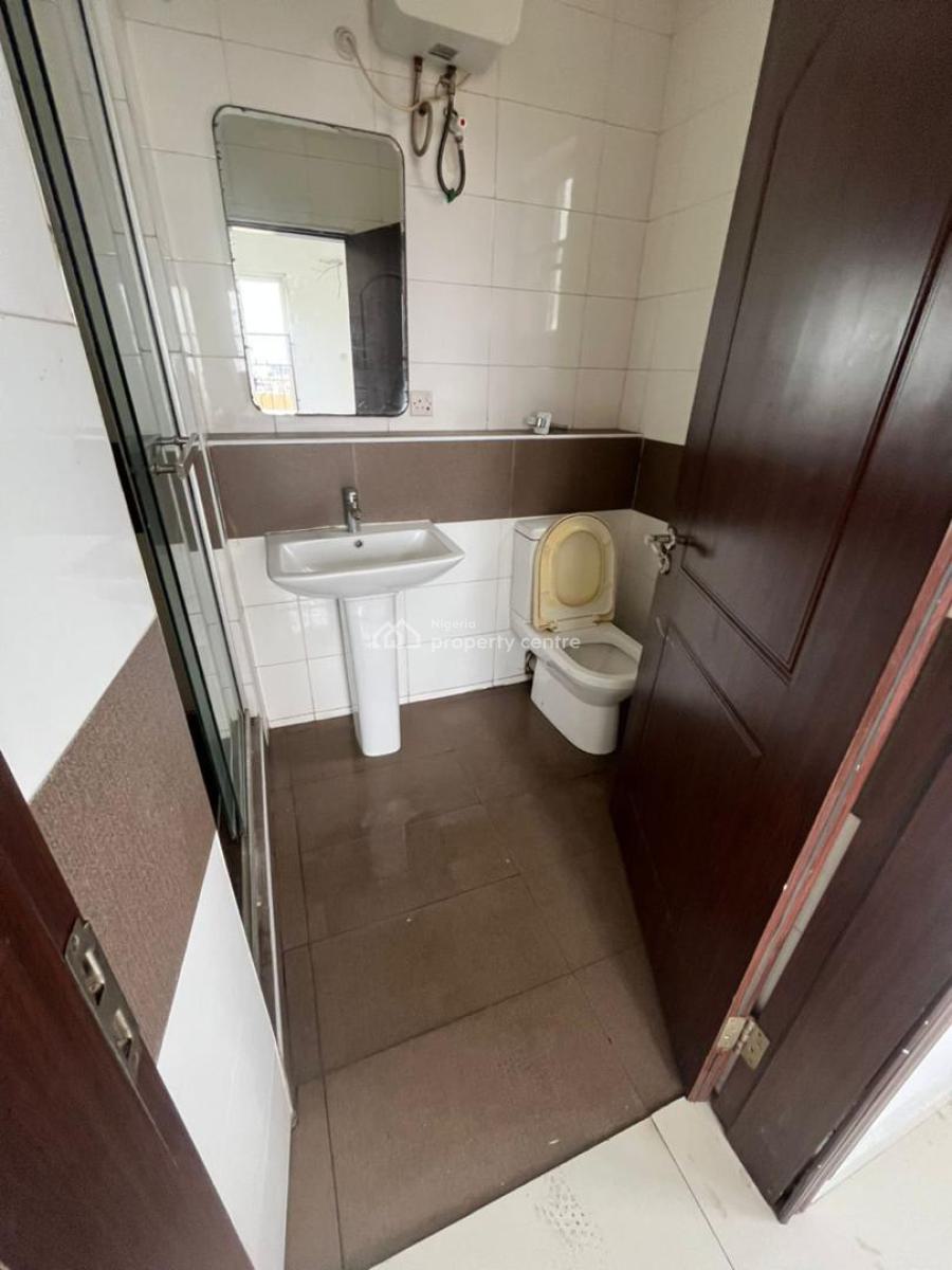 Neat and Well Maintained Three Bedroom Penthouse Apartment, Lekki, Lagos, Flat / Apartment for Rent