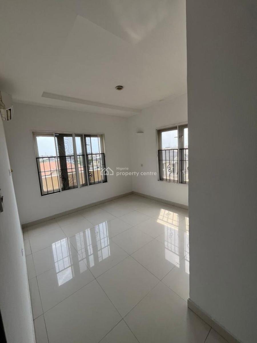 Neat and Well Maintained Three Bedroom Penthouse Apartment, Lekki, Lagos, Flat / Apartment for Rent