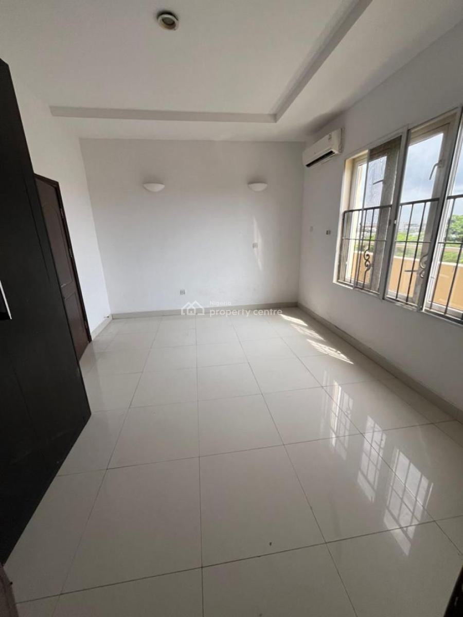 Neat and Well Maintained Three Bedroom Penthouse Apartment, Lekki, Lagos, Flat / Apartment for Rent