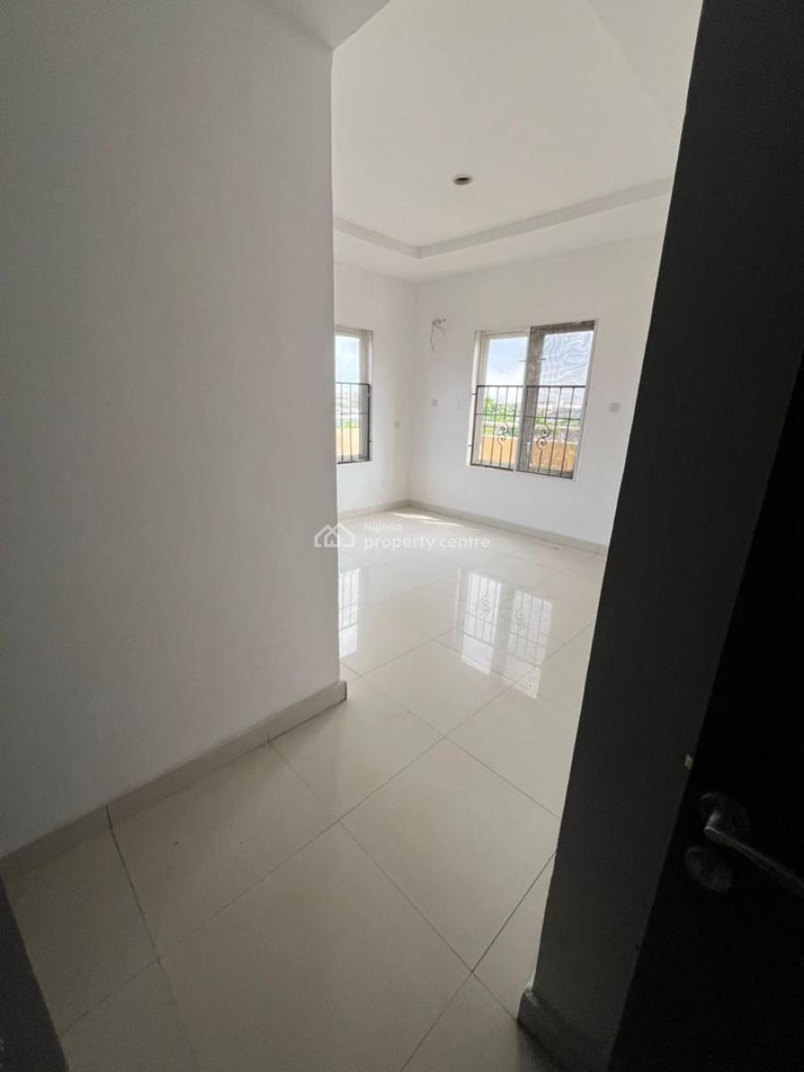 Neat and Well Maintained Three Bedroom Penthouse Apartment, Lekki, Lagos, Flat / Apartment for Rent