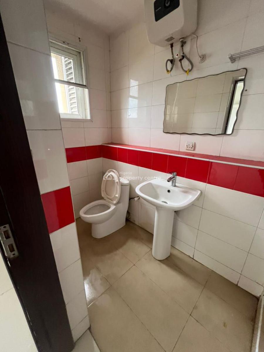 Neat and Well Maintained Three Bedroom Penthouse Apartment, Lekki, Lagos, Flat / Apartment for Rent