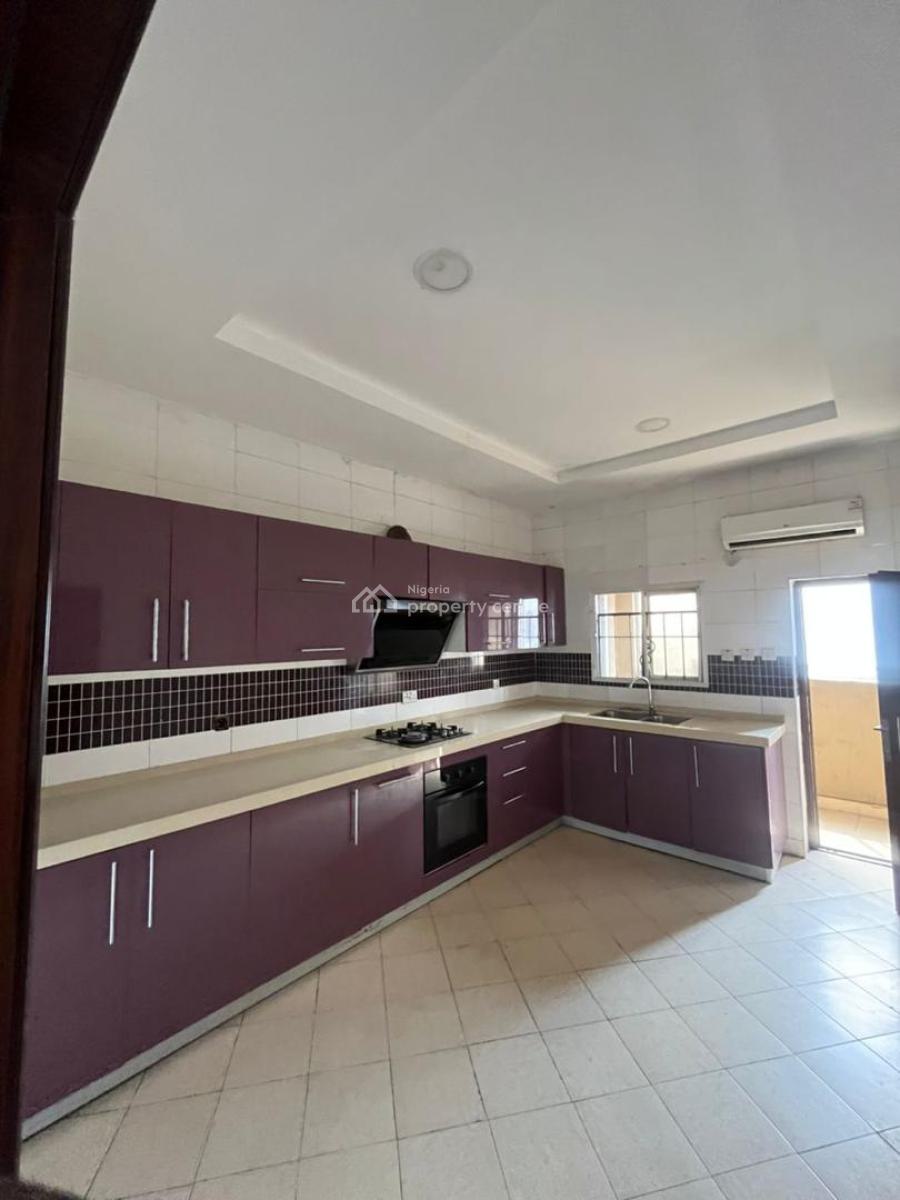 Neat and Well Maintained Three Bedroom Penthouse Apartment, Lekki, Lagos, Flat / Apartment for Rent