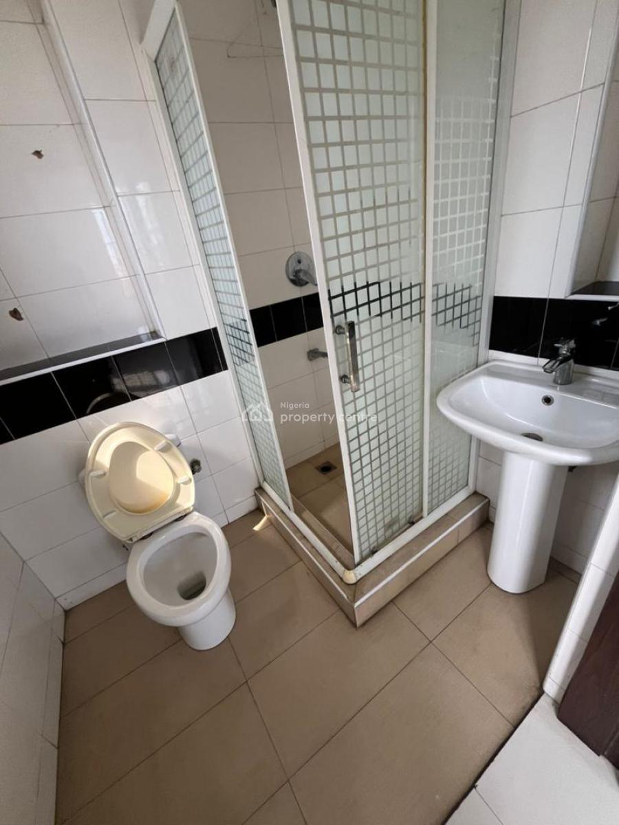 Neat and Well Maintained Three Bedroom Penthouse Apartment, Lekki, Lagos, Flat / Apartment for Rent