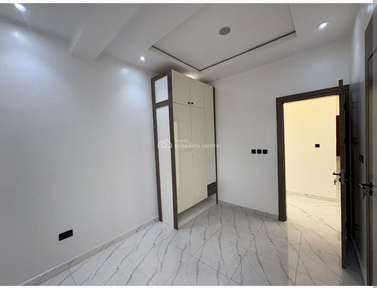 Luxury 3 Bedrooms Apartment with Excellent Facilities, Lekki Phase 1, Lekki, Lagos, Flat / Apartment for Sale