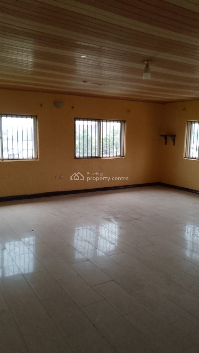 Massive 3bedrooms Flat Upstairs, Off Ologunfe Awoyaya Ibeju-lekki Lagos State, Awoyaya, Ibeju Lekki, Lagos, Flat / Apartment for Rent