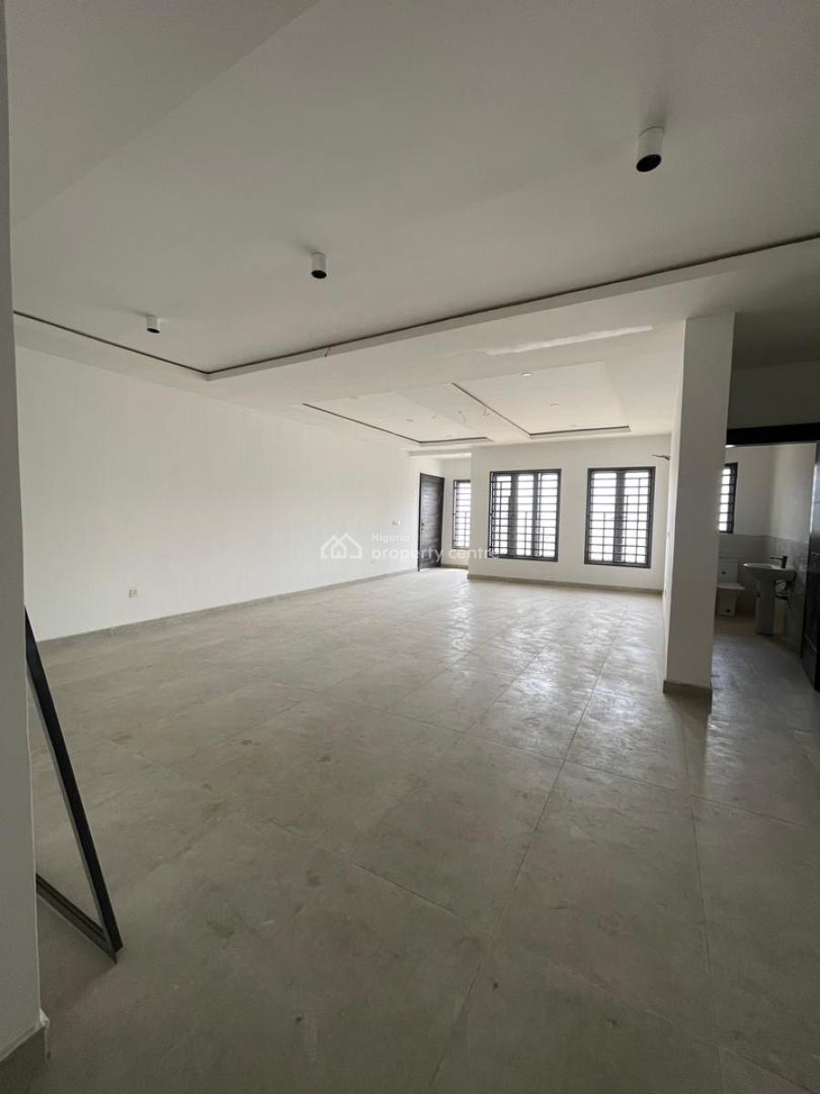 Spacious  4 Bedroom Apartment with Elevator & Bq, Lekki Phase 1, Lekki, Lagos, Flat / Apartment for Sale