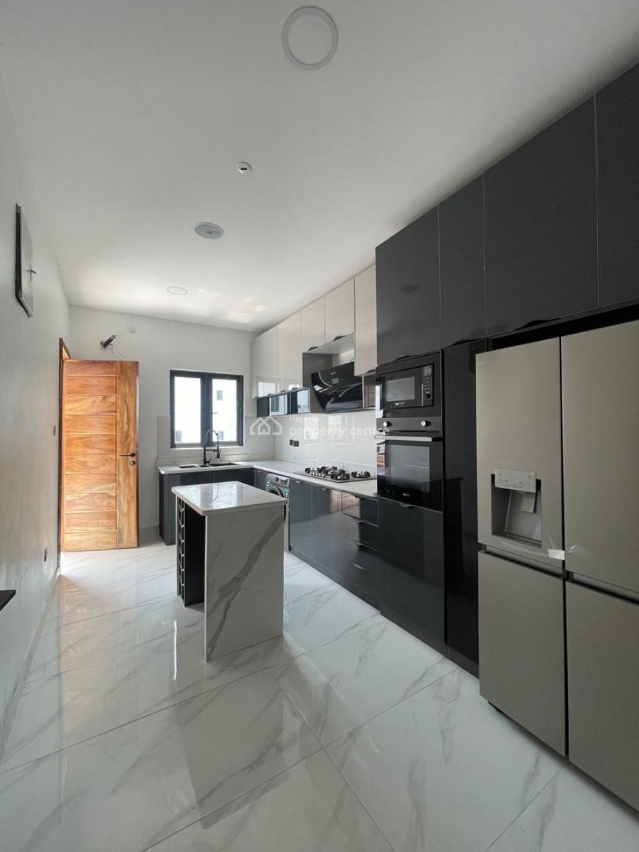 Spacious  2 Bedroom Apartment with Gym & Swimming Pool, Lekki Phase 1, Lekki, Lagos, Flat / Apartment for Sale