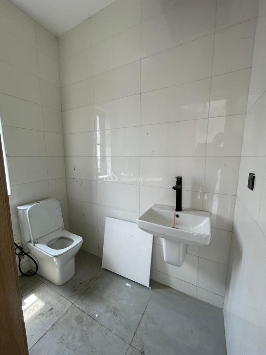 Spacious  2 Bedroom Apartment with Gym & Swimming Pool, Lekki Phase 1, Lekki, Lagos, Flat / Apartment for Sale