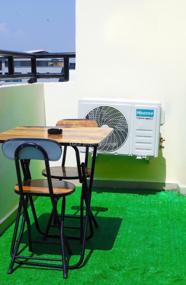 a Spacious Luxury 1 Bedroom Penthouse with 2 Balconies & Visitors Toi, Lekki Phase 1, Lekki, Lagos, Mini Flat (room and Parlour) Short Let