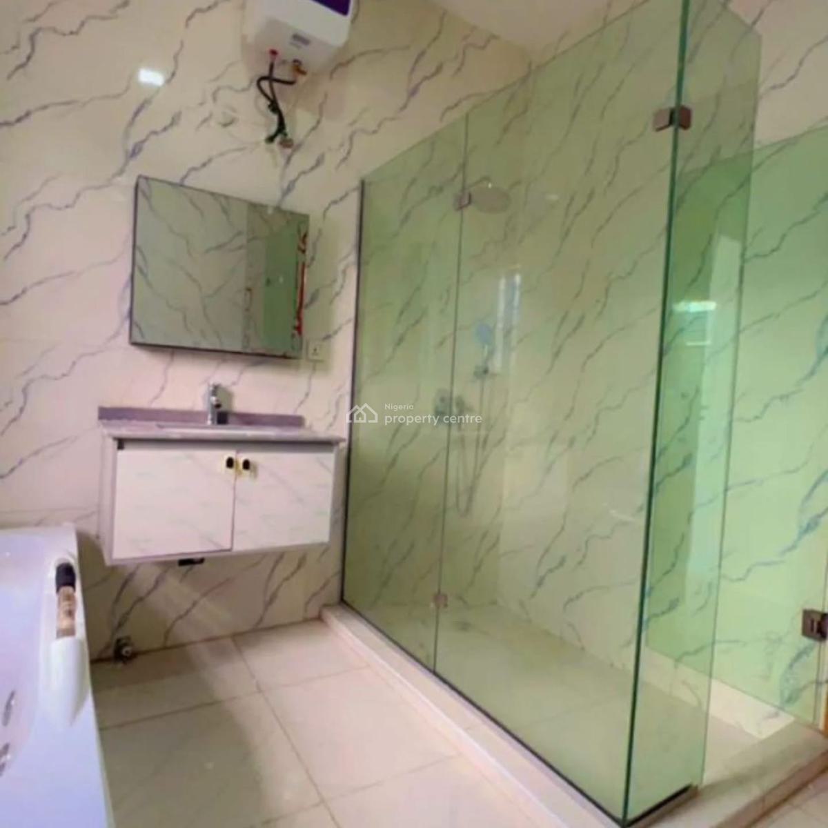 Distress 3bedroom Terrace, Ologolo, Lekki, Lagos, Terraced Duplex for Sale