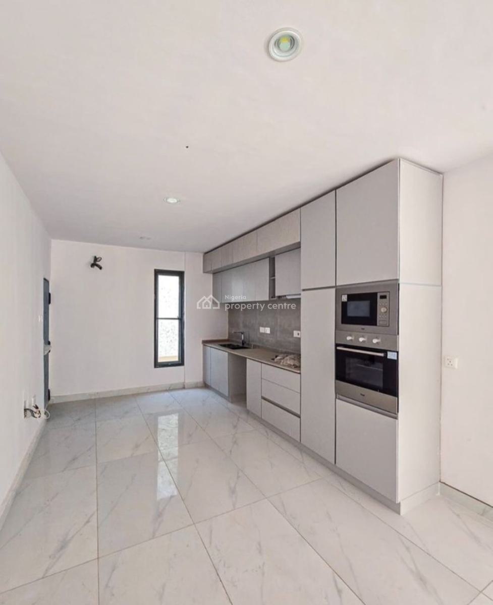 Spacious  3 Bedroom Apartment with Pool , Elevator, Gym, and Bq, Admiralty, Lekki Phase 1, Lekki, Lagos, Flat / Apartment for Sale