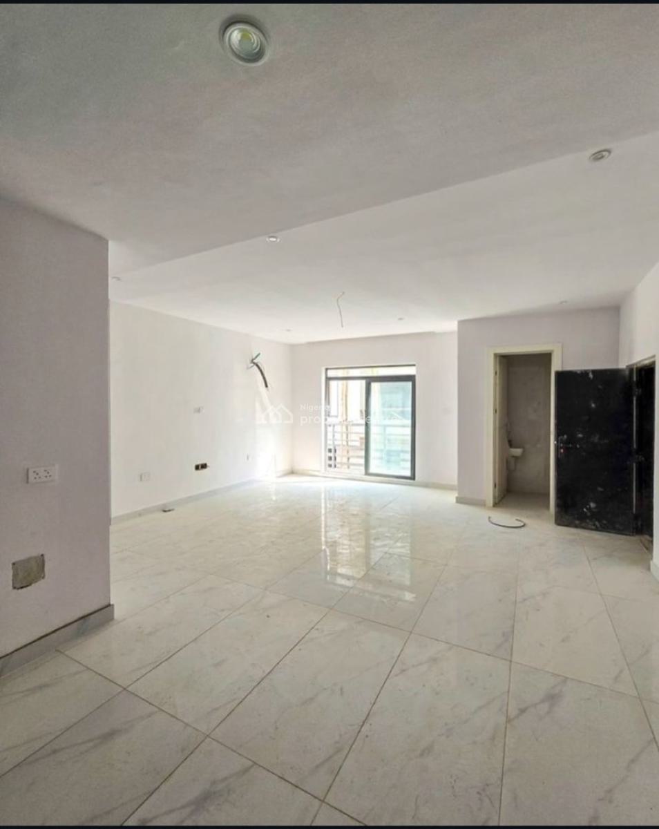 Spacious  3 Bedroom Apartment with Pool , Elevator, Gym, and Bq, Admiralty, Lekki Phase 1, Lekki, Lagos, Flat / Apartment for Sale