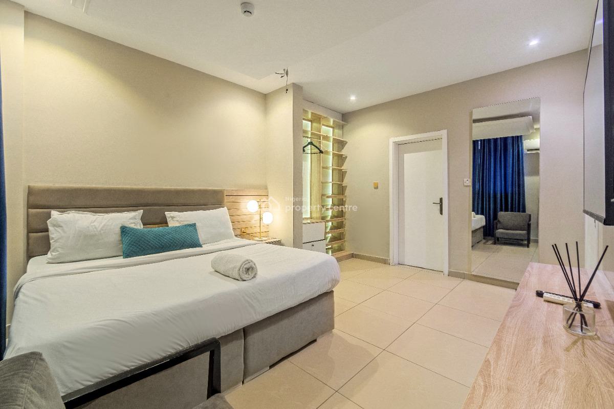 3bedroom Waterfront Apartment, Babafemi Osoba, Lekki Phase 1, Lekki, Lagos, Flat / Apartment Short Let