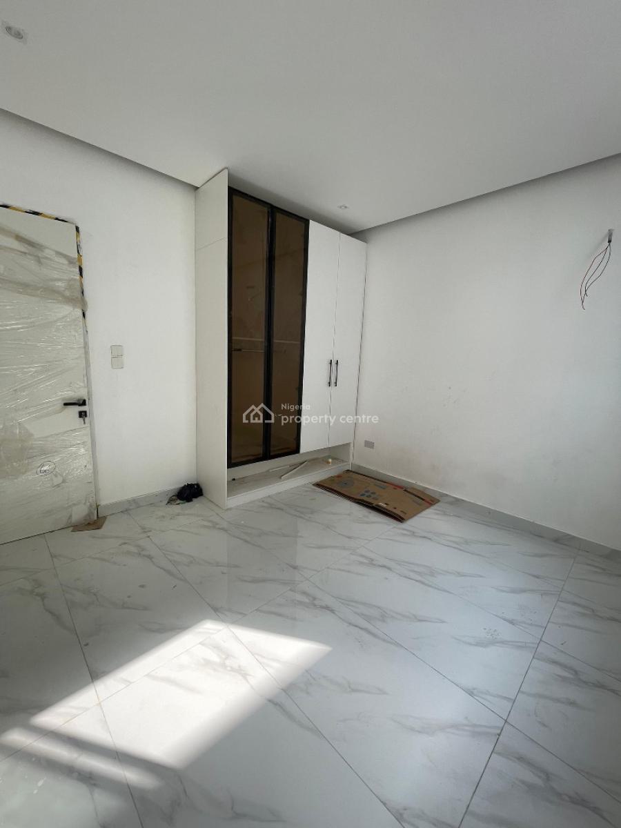 Spacious 2 Bedroom Apartment with Rooftop Terrace and Gym, Lekki Phase 1, Lekki Phase 1, Lekki, Lagos, Block of Flats for Sale